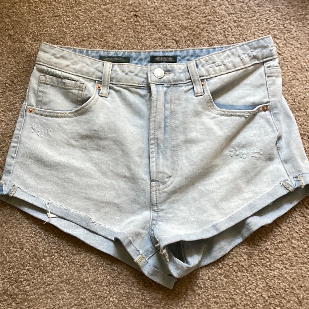 NWOT Wild Fable light wash highest waist cheeky shorts